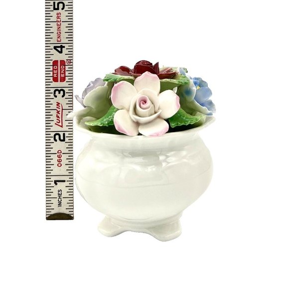 Vintage AYNSLEY Flower Bouquet Basket Figurine Hand Painted and Modelled England - Picture 2 of 8